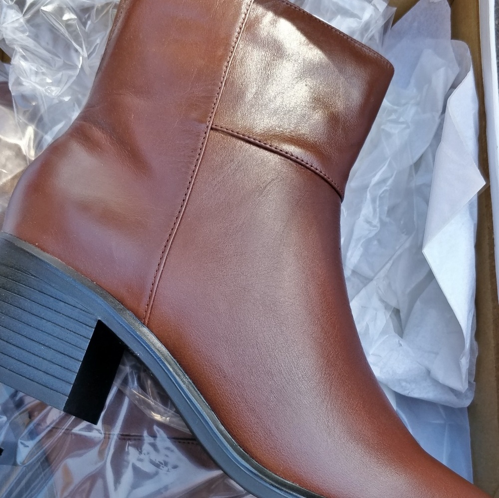 Brand new womans boots